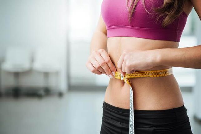 ينتج عن فقدان الوزن نظام غذائي منخفض الكربوهيدرات ، والذي يمكن الحفاظ عليه من خلال الخروج التدريجي